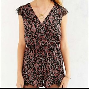 Kimchi Blue Paisley Romper Lace Detail Size Small